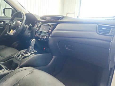 Used 2017 Nissan Rogue SL image 40