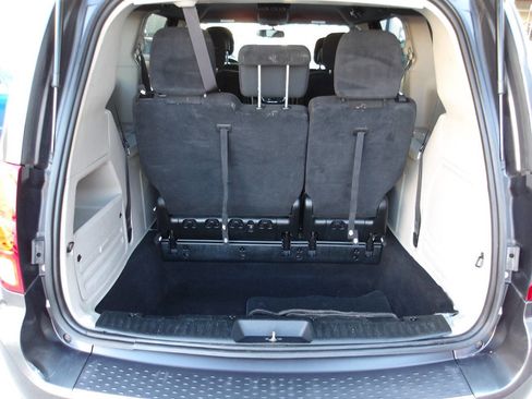 Used 2017 Dodge Grand Caravan SE image 23