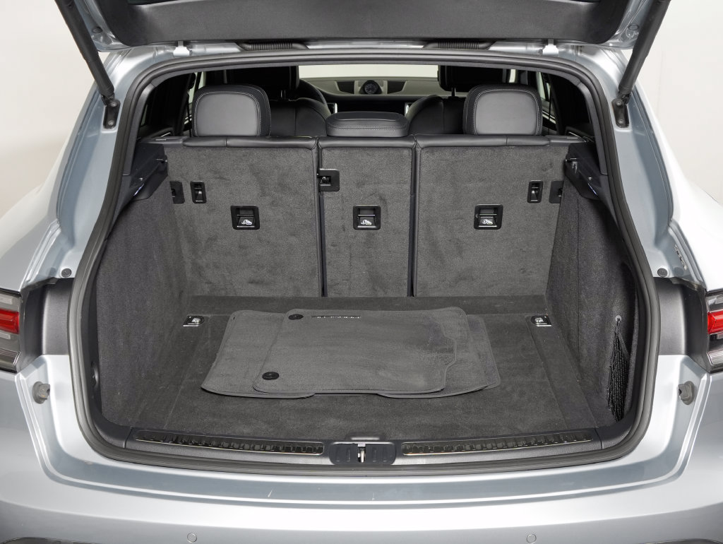 Certified 2023 Porsche Macan Turbo AWD/4WD image 41