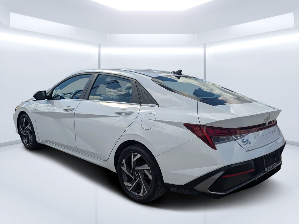 Used 2025 Hyundai Elantra SEL FWD image 6