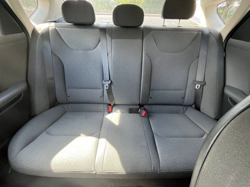 Used 2025 Kia K4 LXS image 37