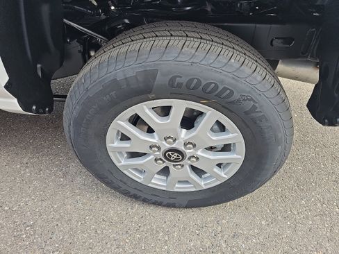 Certified 2025 Toyota Tacoma SR5 w/ SR5 Upgrade Package image 9