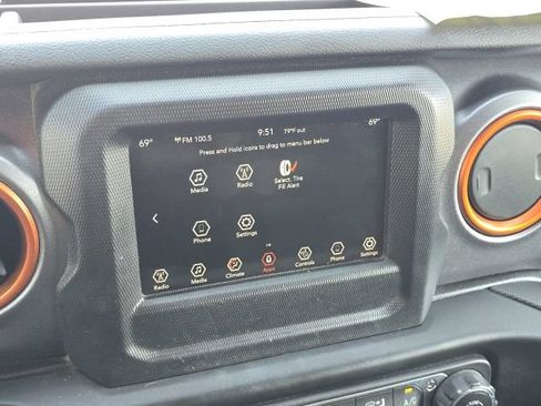 Used 2020 Jeep Gladiator Mojave w/ Cold Weather Group AWD/4WD image 34