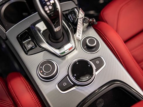 New 2025 Alfa Romeo Stelvio Sprint image 31