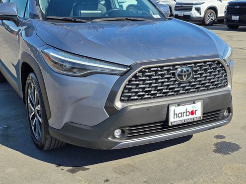 Used 2023 Toyota Corolla Cross XLE image 6