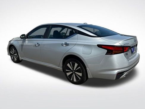 Used 2022 Nissan Altima 2.5 SV w/ SV Premium Package image 3