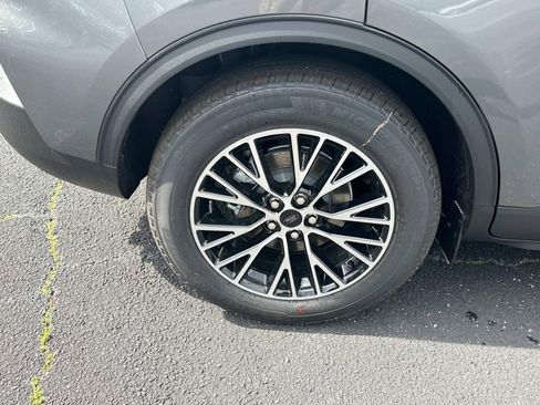 New 2025 Ford Escape SE image 50