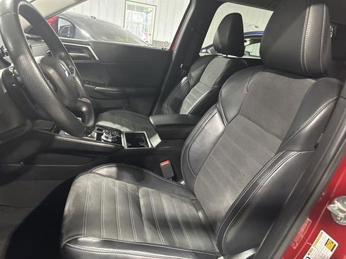 Used 2023 Mitsubishi Outlander SE image 16