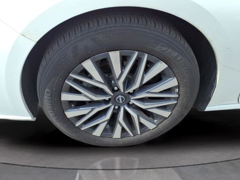 Used 2025 Nissan Altima 2.5 SV FWD image 29