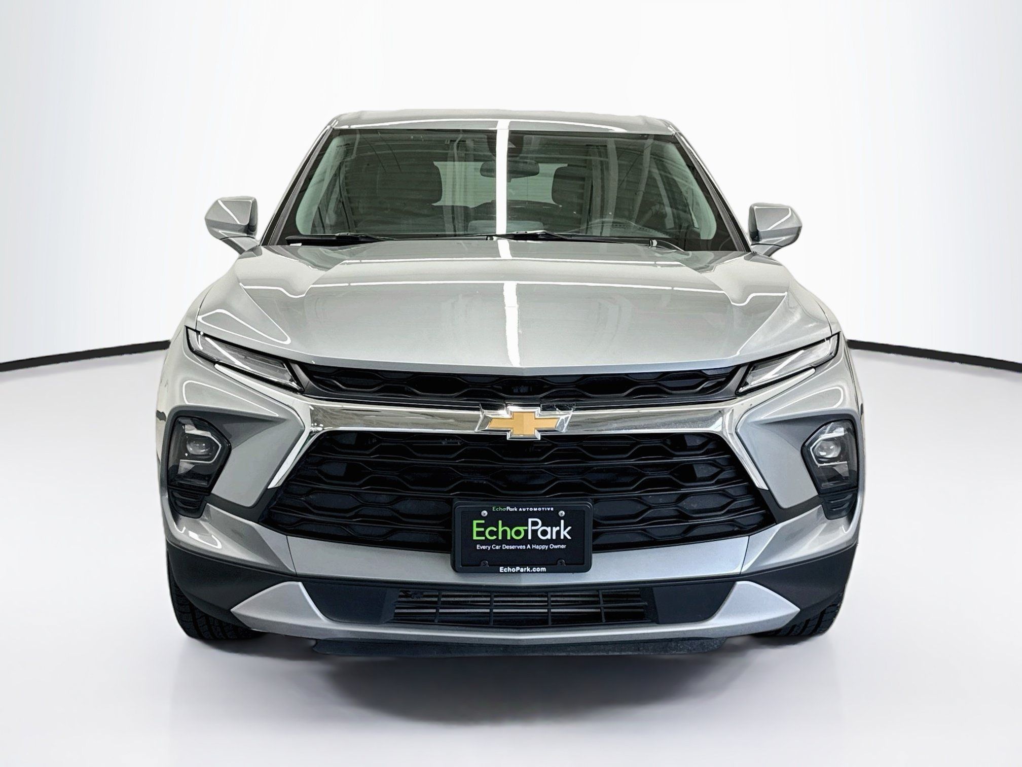 Used 2026 Chevrolet Blazer LT FWD image 2