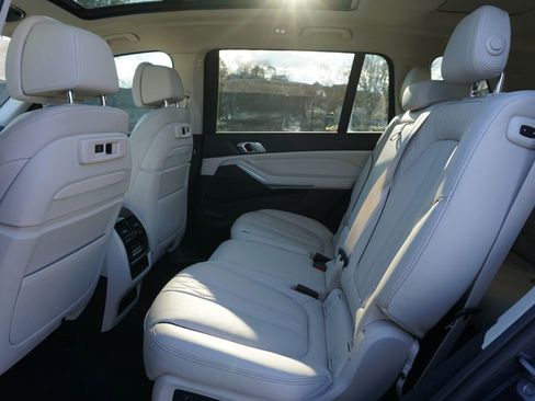 Used 2022 BMW X7 xDrive40i w/ Premium Package image 13