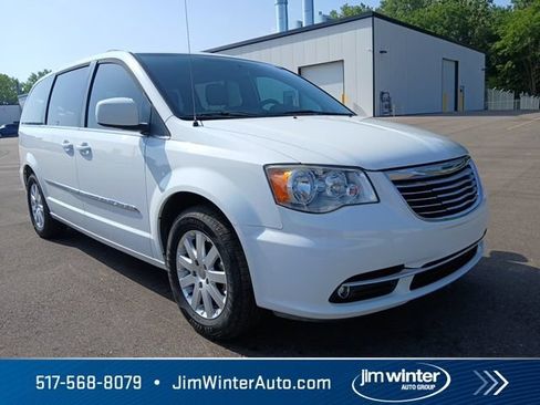 Used 2015 Chrysler Town & Country Touring FWD image 6