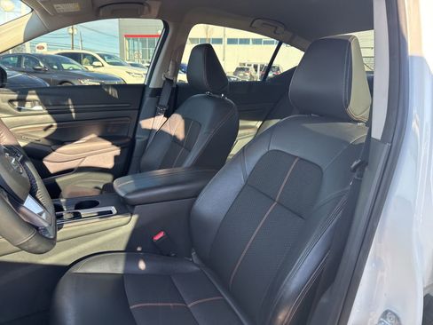 Used 2022 Nissan Altima 2.5 SR image 12