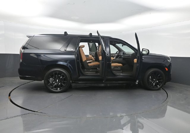 Used 2022 Cadillac Escalade ESV Sport w/ LPO, ONYX Package AWD/4WD image 43