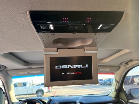 Used 2020 GMC Yukon XL Denali w/ Open Road Package image 32