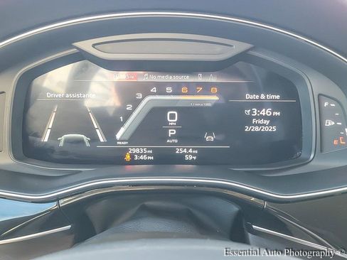 Used 2022 Audi Q8 Premium Plus image 12