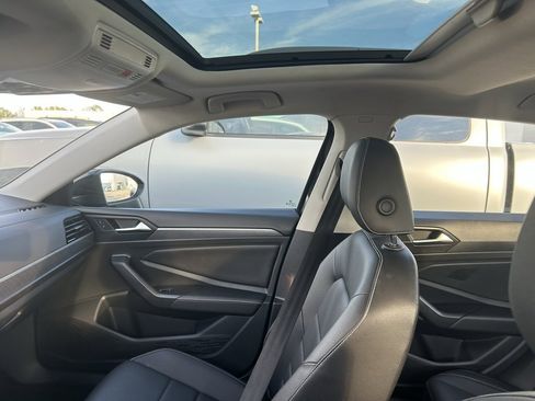 Used 2024 Volkswagen Jetta SE image 7