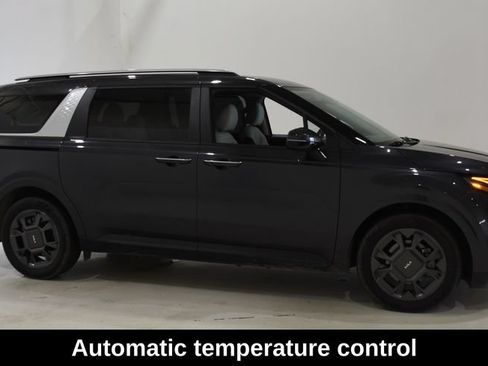 Used 2026 Kia Carnival EX FWD image 3