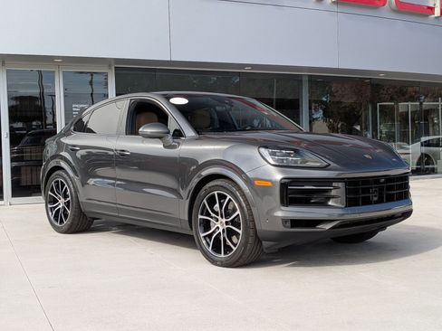 Certified 2025 Porsche Cayenne Coupe image 7