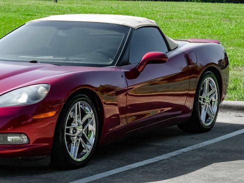 Used 2007 Chevrolet Corvette Convertible w/ Preferred Equipment Group RWD image 8