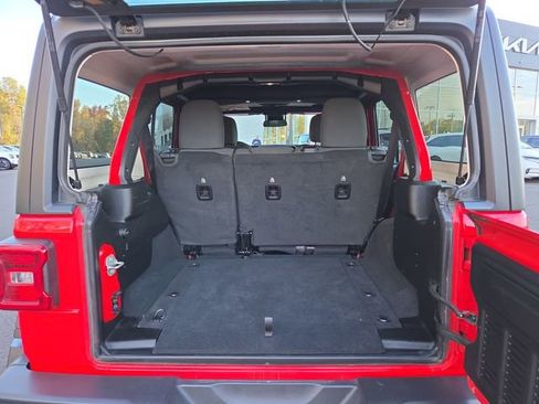 Used 2024 Jeep Wrangler Rubicon image 13