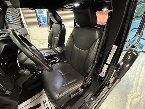 Used 2015 Jeep Wrangler Unlimited Sahara AWD/4WD image 7