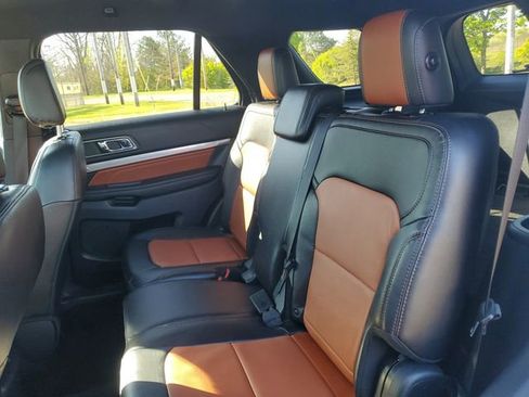 Used 2019 Ford Explorer XLT w/ Equipment Group 202A AWD/4WD image 9