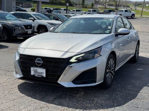 Used 2023 Nissan Altima 2.5 SV FWD image 10