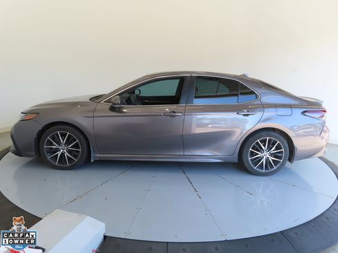 Used 2022 Toyota Camry SE FWD image 7