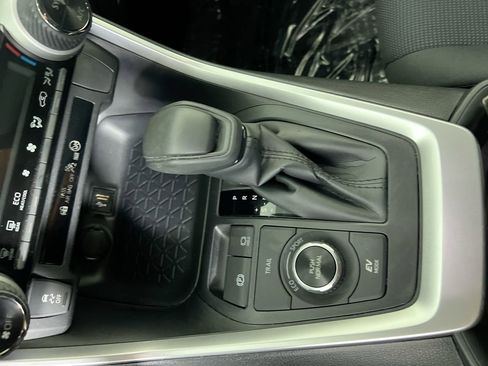 Used 2023 Toyota RAV4 LE AWD/4WD image 22