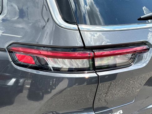 New 2025 Jeep Grand Cherokee L Laredo image 5