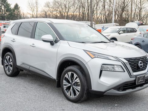 Used 2023 Nissan Rogue SV image 4