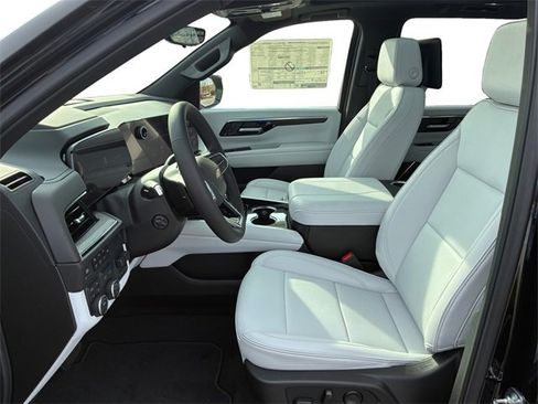 New 2025 Chevrolet Suburban Premier image 11