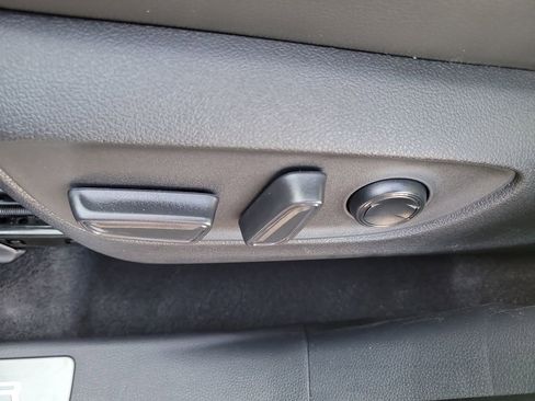 Used 2024 Toyota Highlander Limited image 20