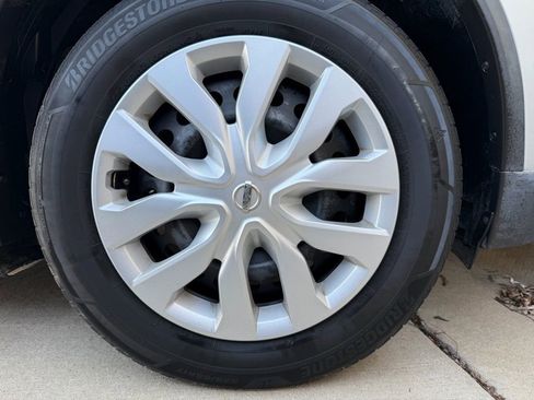 Used 2017 Nissan Rogue S image 29