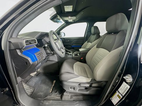 Used 2025 Toyota Tacoma TRD Off-Road image 13