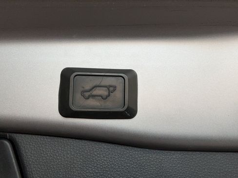 Used 2020 Toyota RAV4 Limited FWD image 40