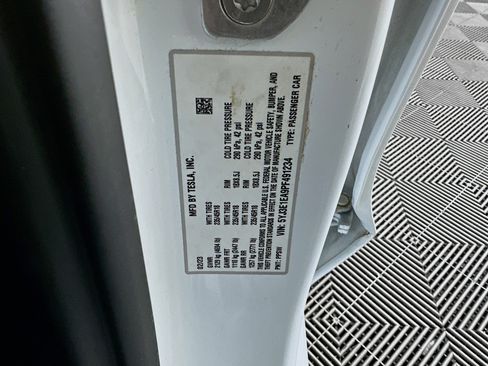 Used 2023 Tesla Model 3 Standard Range image 12