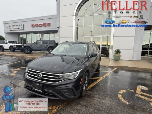 Used 2022 Volkswagen Tiguan SE FWD image 1