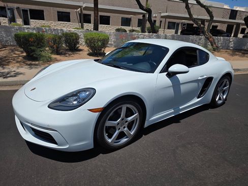 Used 2018 Porsche 718 Cayman RWD image 3