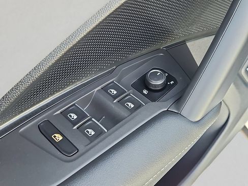Certified 2026 Volkswagen Tiguan SE R-Line AWD/4WD image 27
