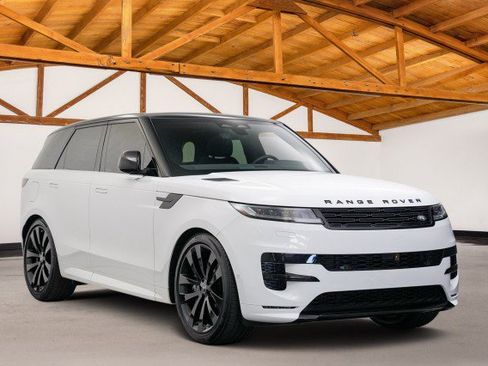 Used 2025 Land Rover Range Rover Sport Dynamic SE image 7