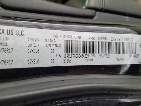 Used 2016 Jeep Grand Cherokee Laredo image 37