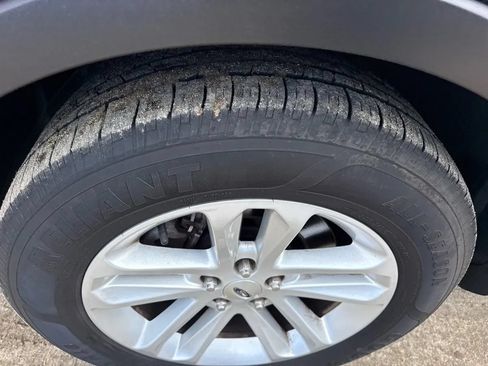 Used 2015 Ford Explorer XLT w/ Equipment Group 202B AWD/4WD image 12