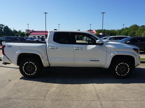 Used 2025 Toyota Tacoma TRD Sport AWD/4WD image 22