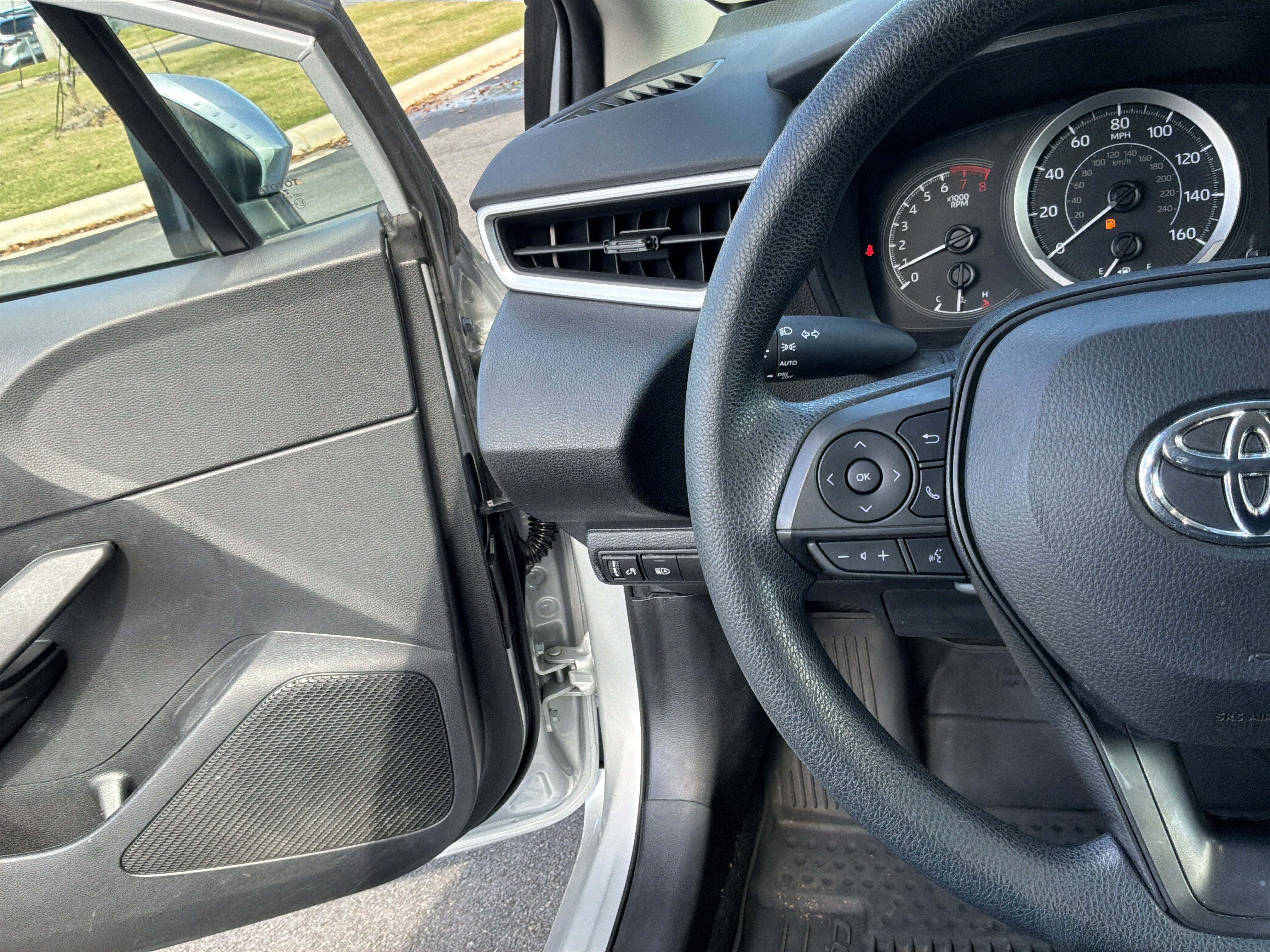 Used 2022 Toyota Corolla LE FWD image 19