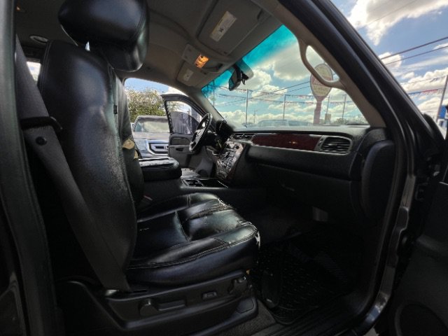 Used 2010 Chevrolet Suburban LT w/ Texas Edition RWD image 13