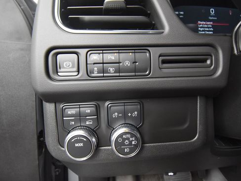 Used 2024 GMC Yukon XL SLT image 33