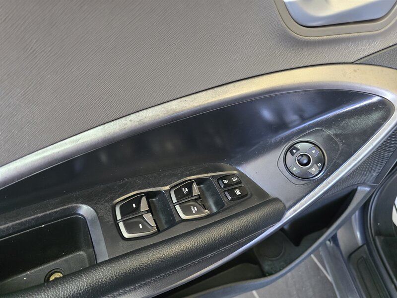 Used 2015 Hyundai Santa Fe Sport FWD image 17