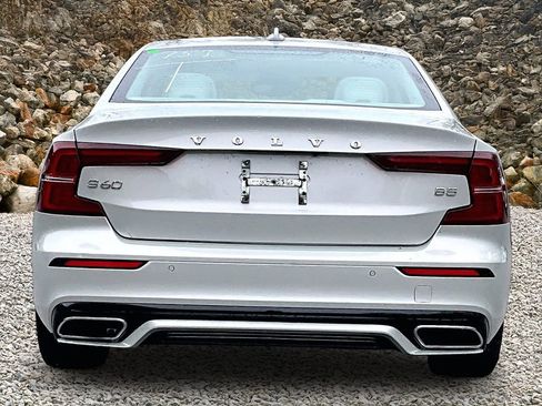 Used 2022 Volvo S60 B5 Momentum w/ Climate Package FWD image 4